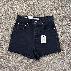 NWT Levi’s rib cage black jean shorts